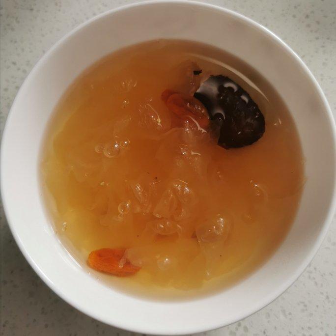 容易出胶的鲜银耳红枣汤