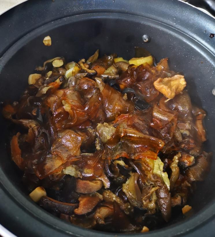 茄子豆皮煲的做法