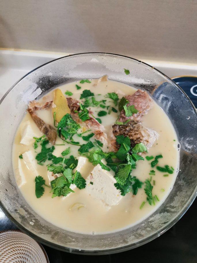 奶白鲫鱼豆腐汤|一条鱼最后的温柔