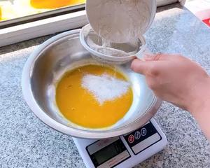 简单的美味电饭锅蛋糕的做法 步骤3