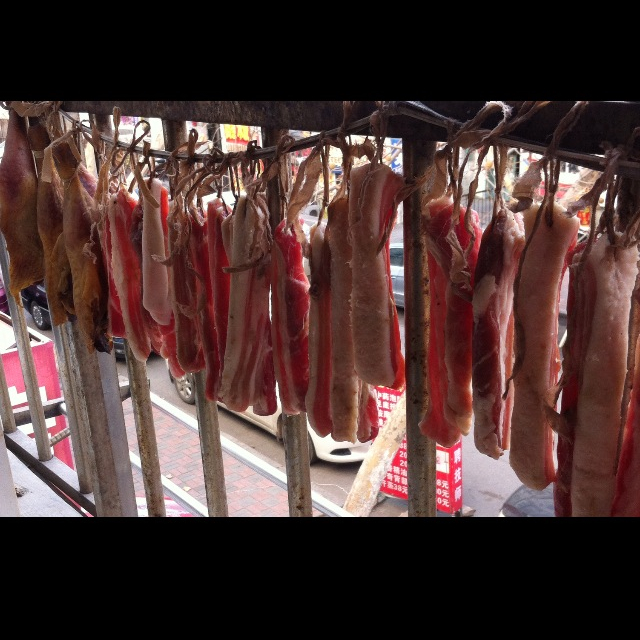 做过 腌肉 跟驴妈学做腌肉,超市买的盒装肉,没皮,肉块小,盐跟腌制