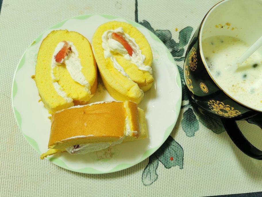 草莓酸奶蛋糕卷
