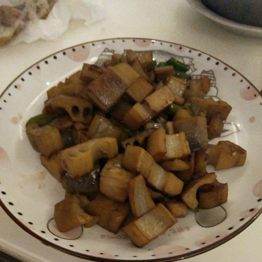 藕丁炒青椒