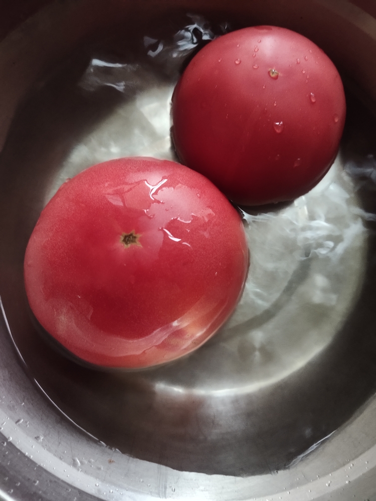 巨下饭的西红柿辣椒酱的做法 步骤1
