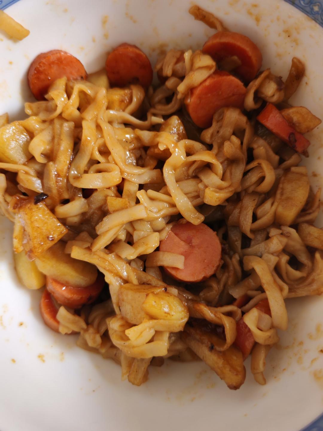 土豆香肠拌面