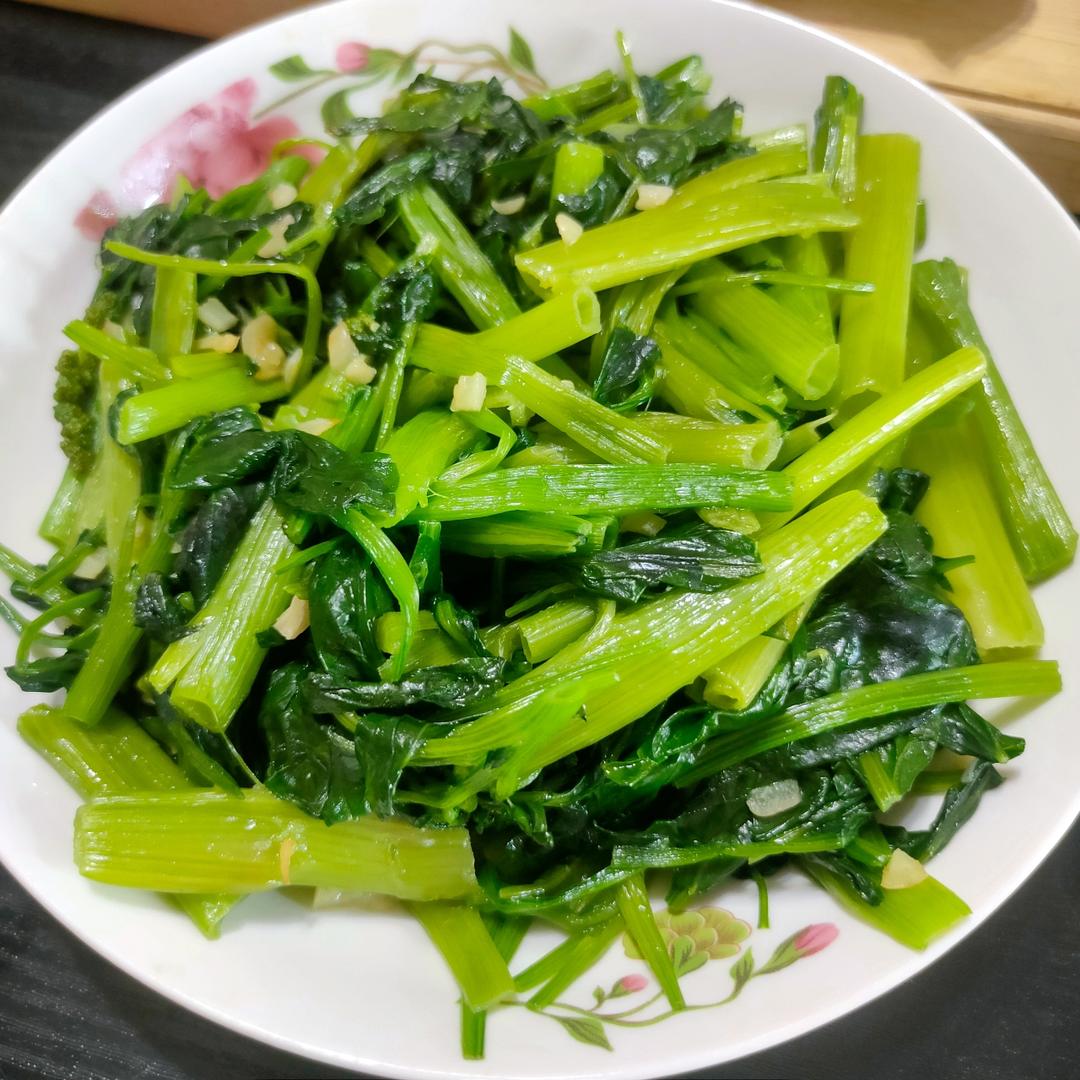 不涩口又嫩的清炒菠菜