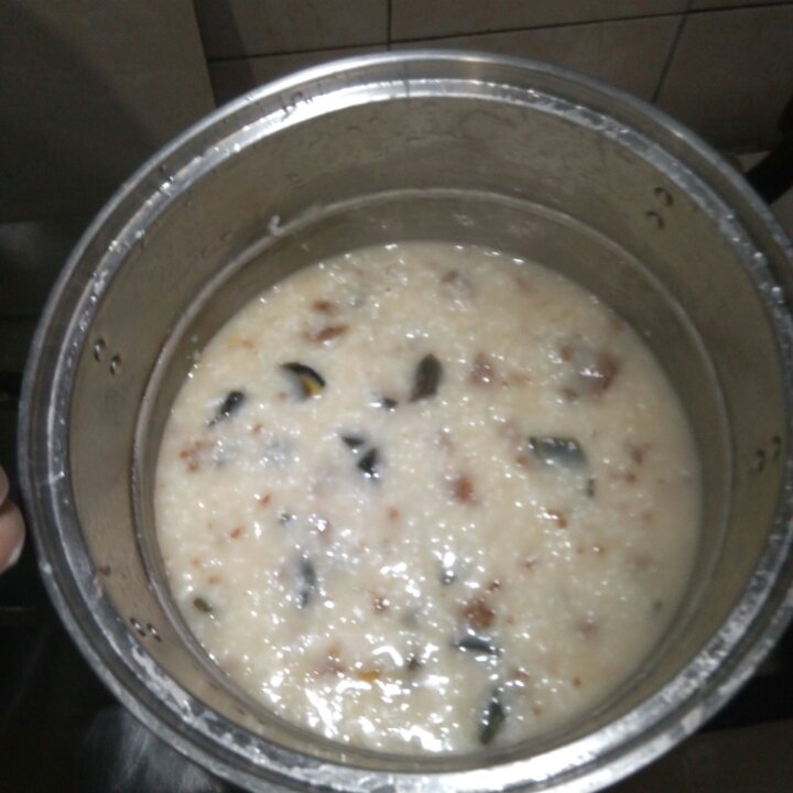 十五分钟快手之香滑皮蛋瘦肉粥(附五分钟电饭煲电压力锅更快捷方法)