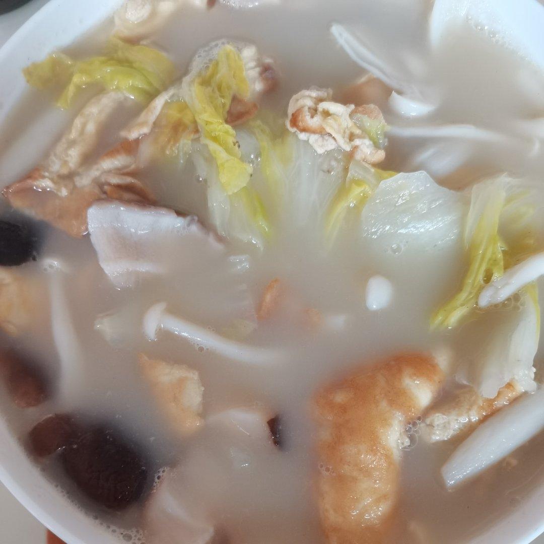 厨师长教你：“香菇白菜汤”的家常做法，简单易学营养美味