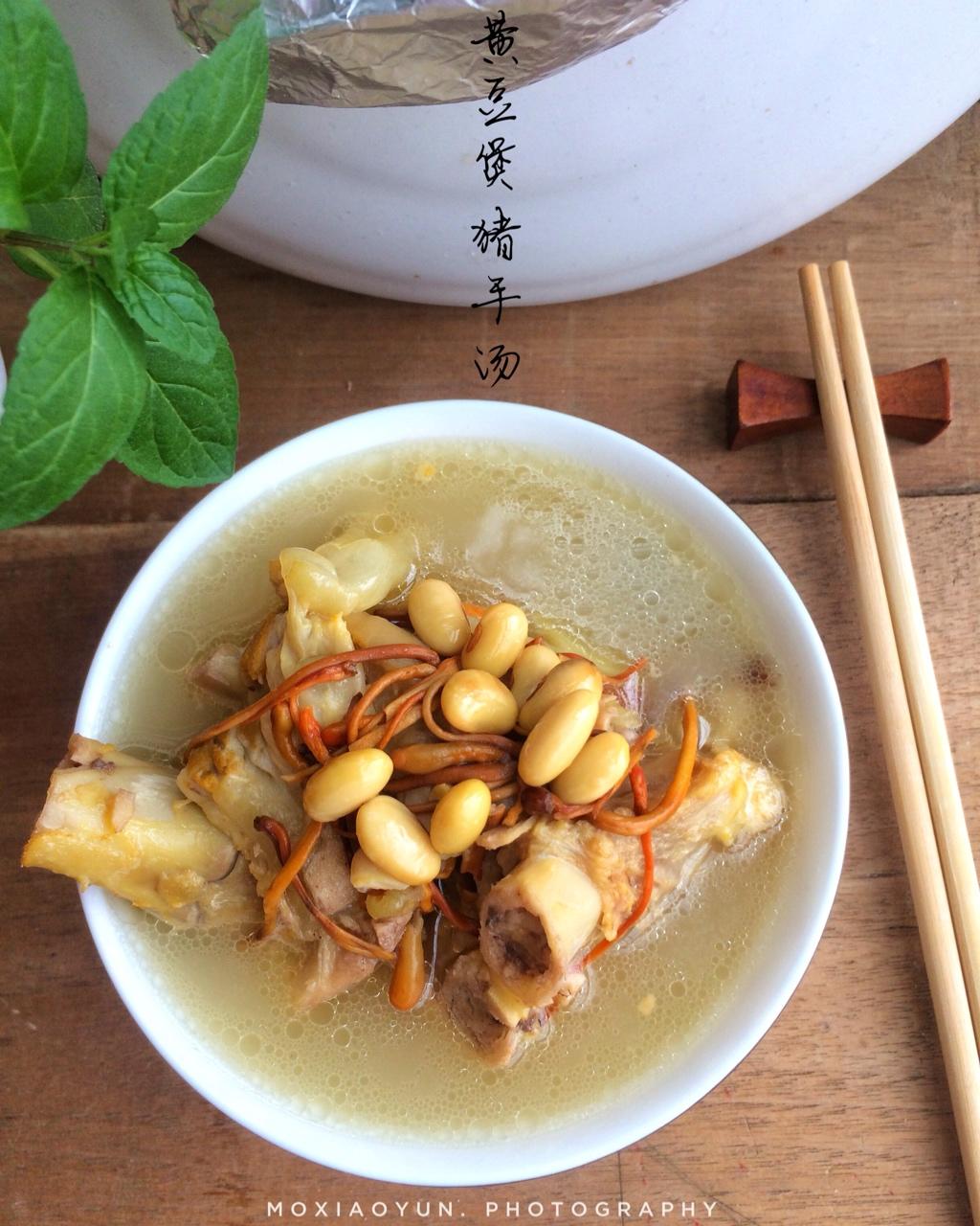 黄豆煲猪手汤