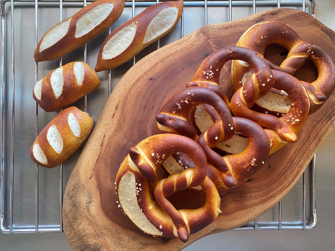 最详细的碱水包 【德国结面包 布雷结面包】有关碱水面包brezel的一切