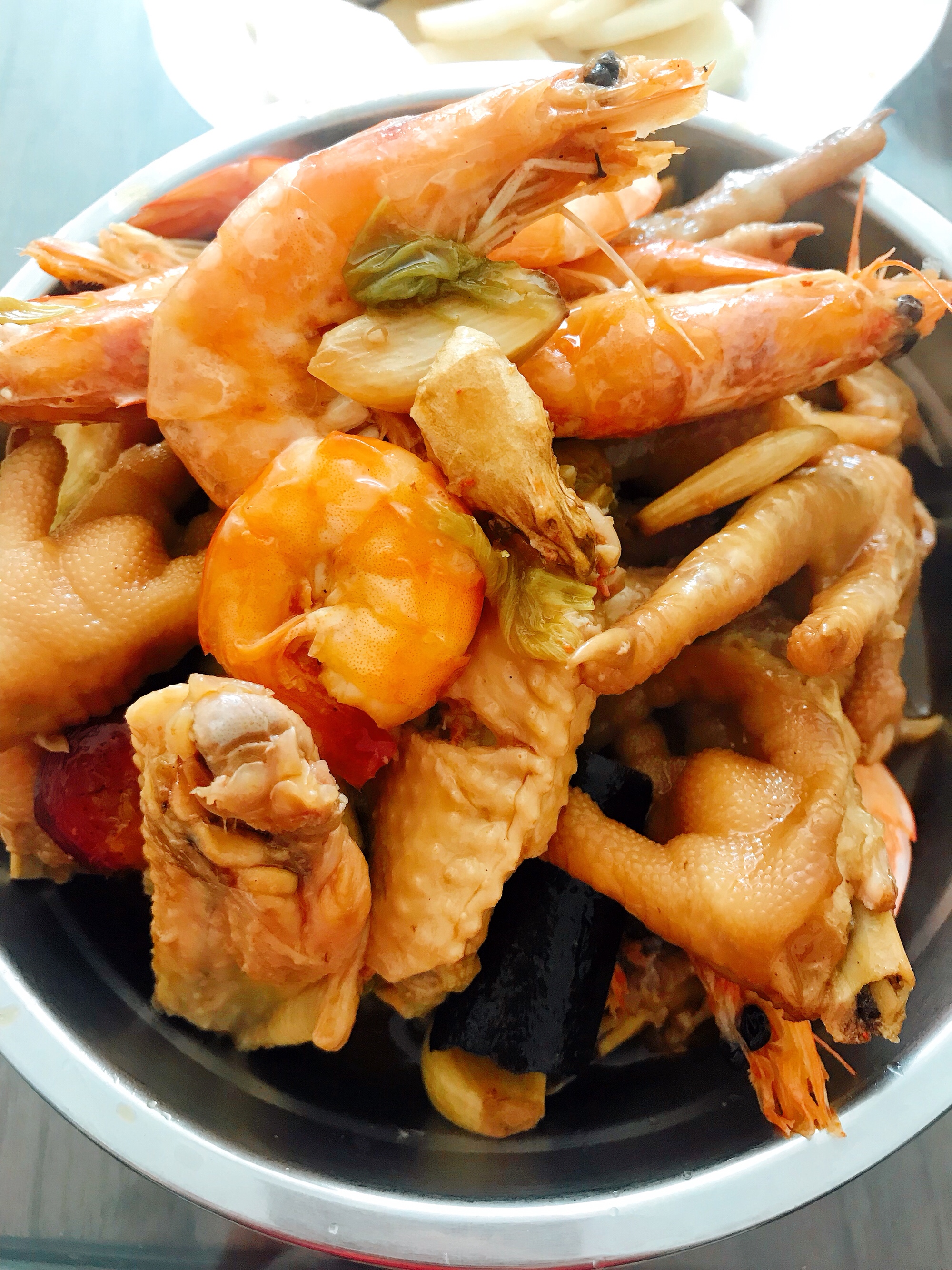 老妈的私房菜-腊八蒜、鸡爪子炖虾（闻到味儿都会流口水）的做法