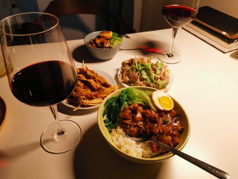 一碗吃不够的卤肉饭