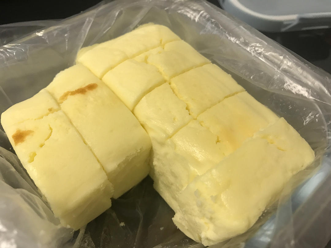 一晚上的等待果然是值得的，这是一款好吃的芝士蛋糕