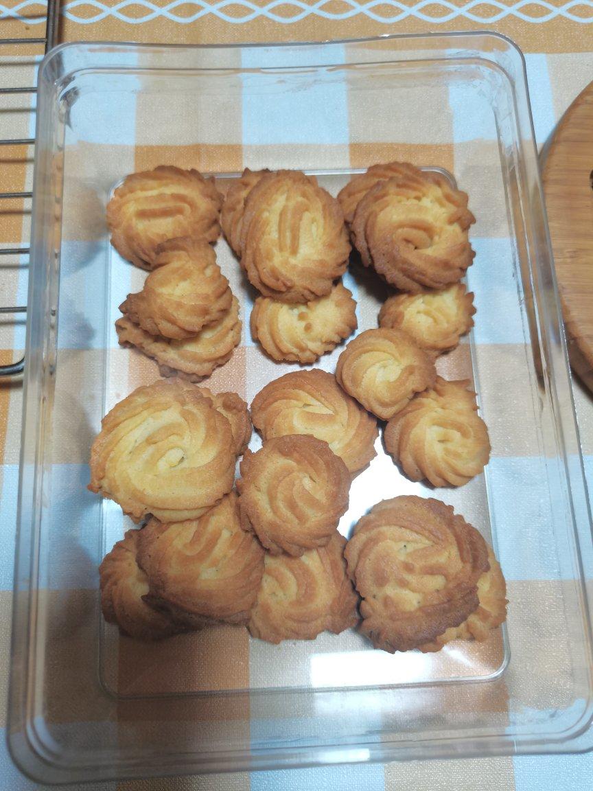 花纹如刀锋般锐利的黄油曲奇