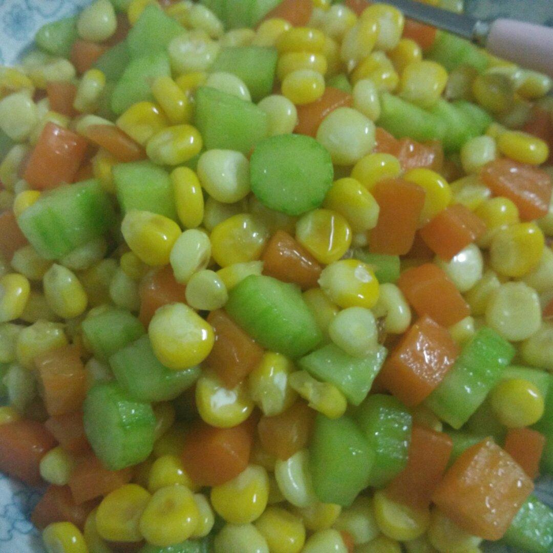 胡萝卜玉米炒黄瓜