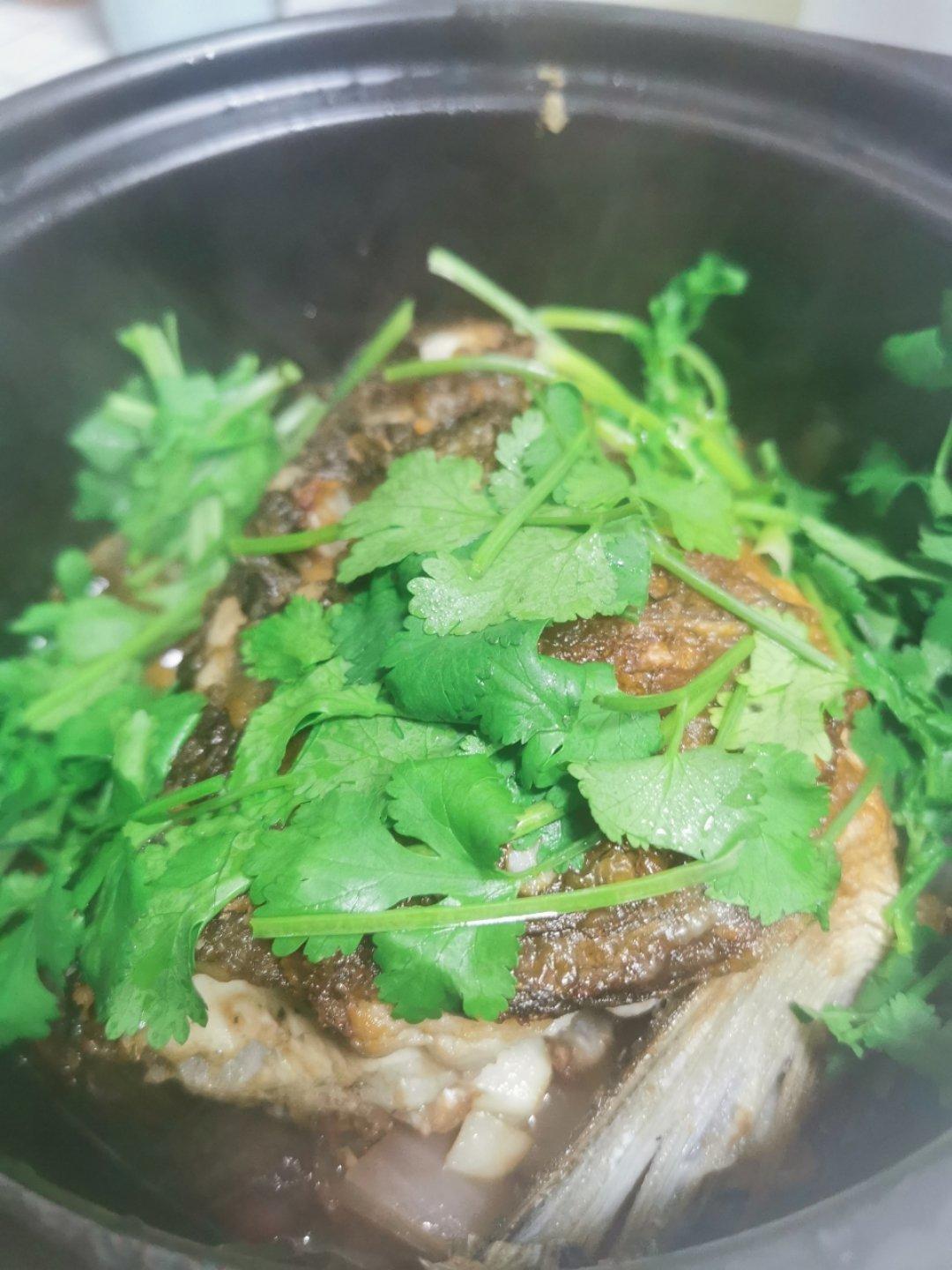 不加一滴水的干锅胖头鱼鱼头，没有一点土腥味，从此爱上淡水鱼