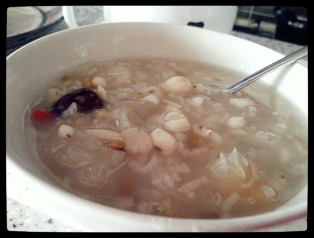 红枣薏米银耳羹