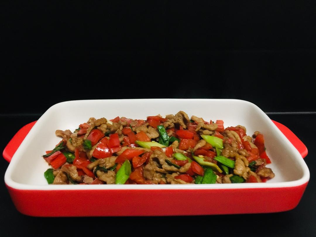 【丫头最爱的下饭菜】
辣椒🌶️炒肉肉