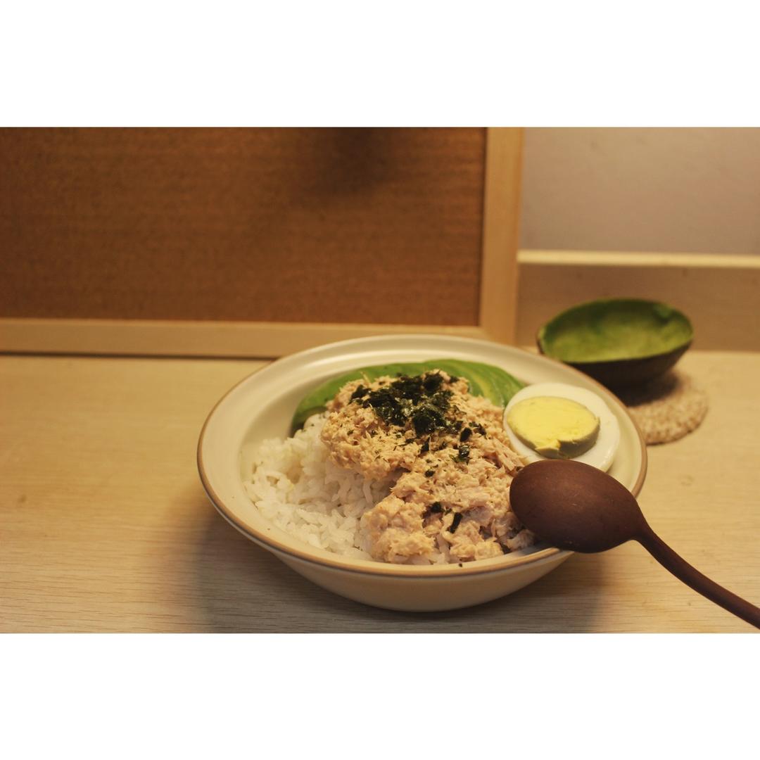 牛油果金枪鱼拌饭