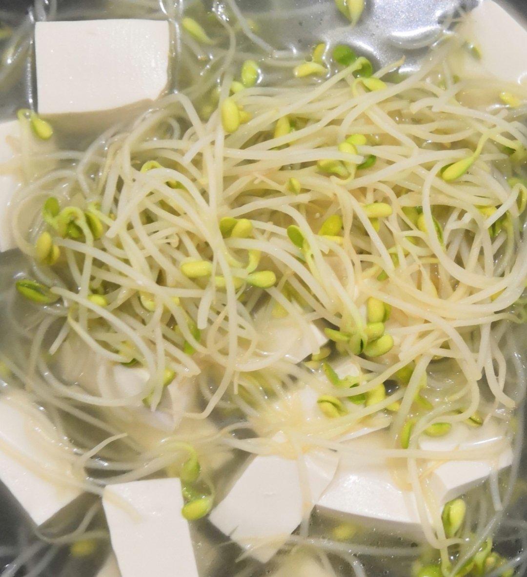 黄豆芽炖豆腐