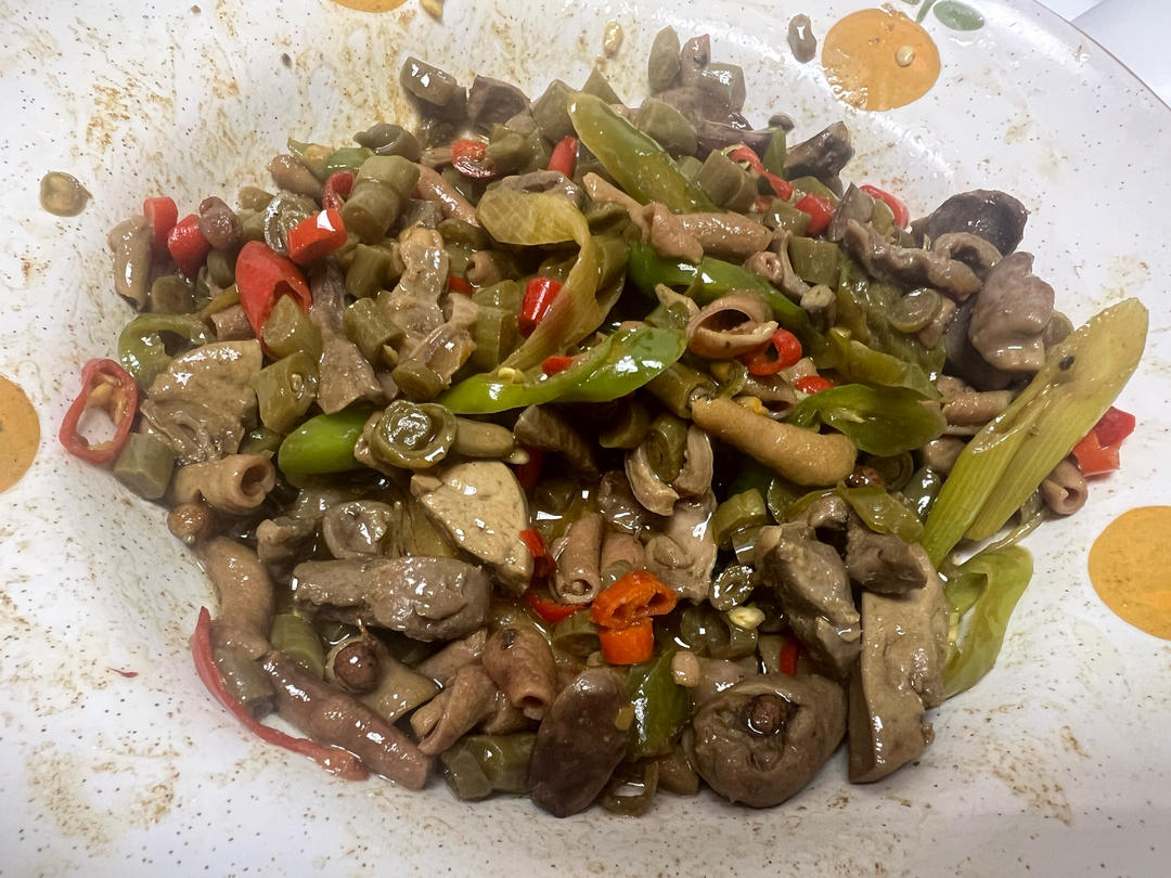 够酸爽过瘾的湖南菜酸豆角炒鸡杂