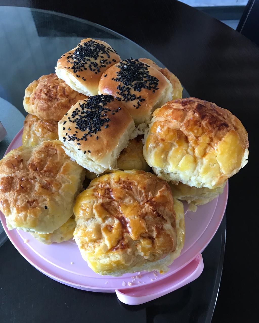 好吃到炸裂的港式菠萝包（附带制作酥皮的小视频）