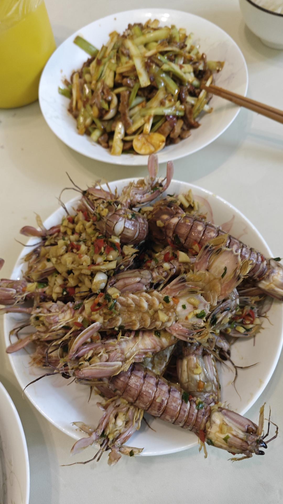 无油炸版的椒盐皮皮虾和巧拨虾壳的方法