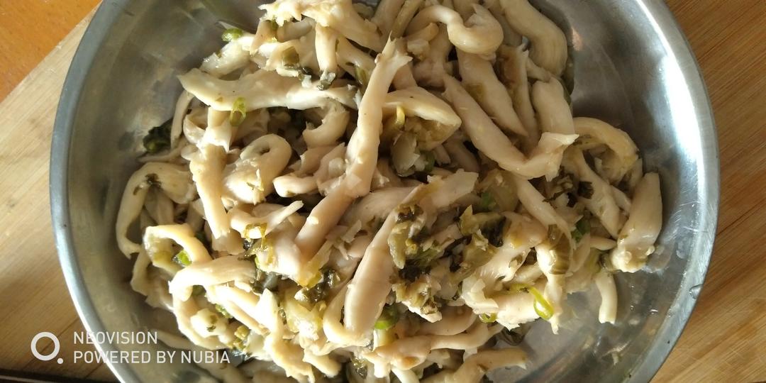 酸菜炒平菇的做法