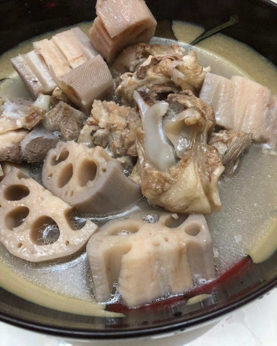 筒子骨煨藕汤