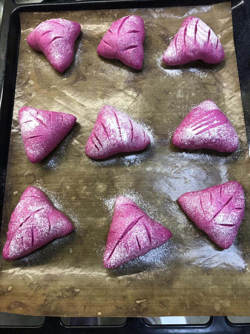 火龙果软欧包，粉嘟嘟～