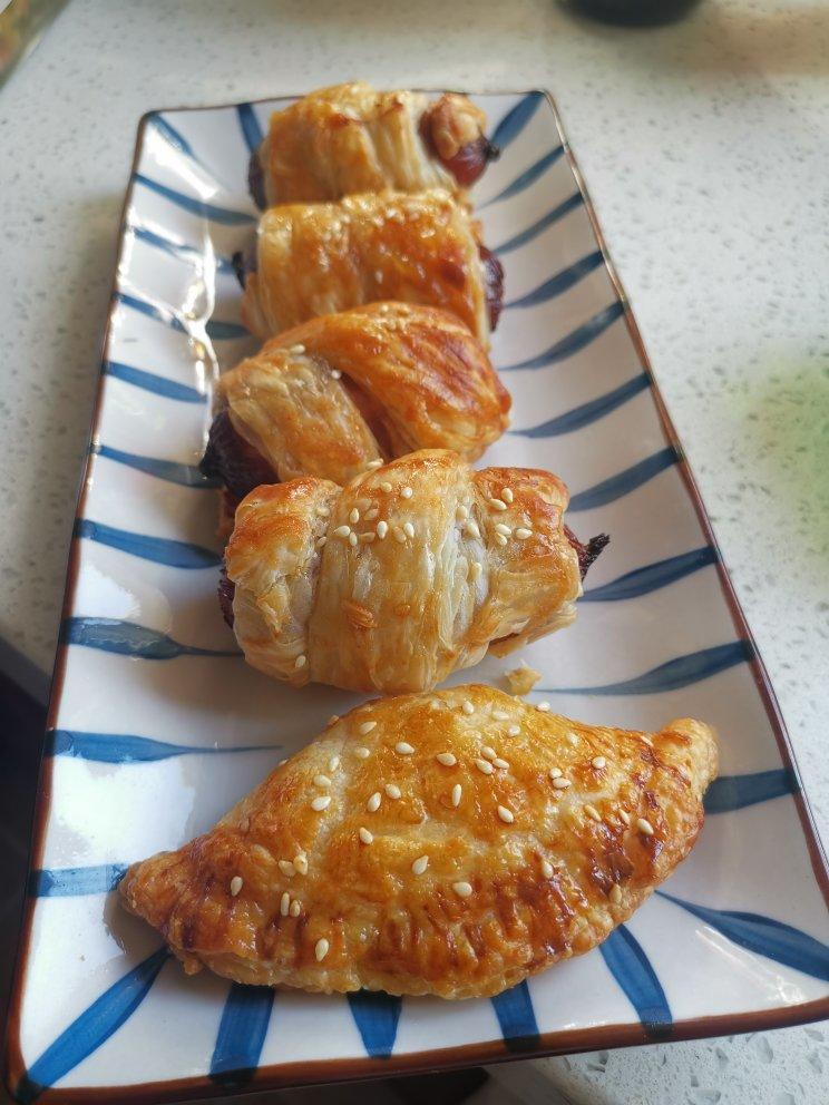 香肠酥皮卷：手抓饼皮还能这样吃，不用和面快速搞定早餐