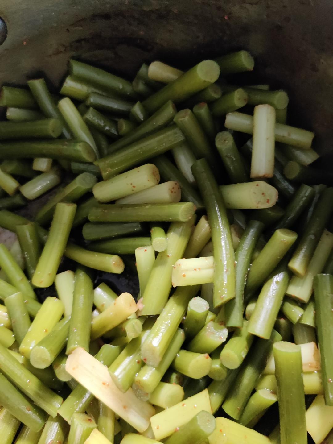 家常菜‼️凉拌手撕蒜苔