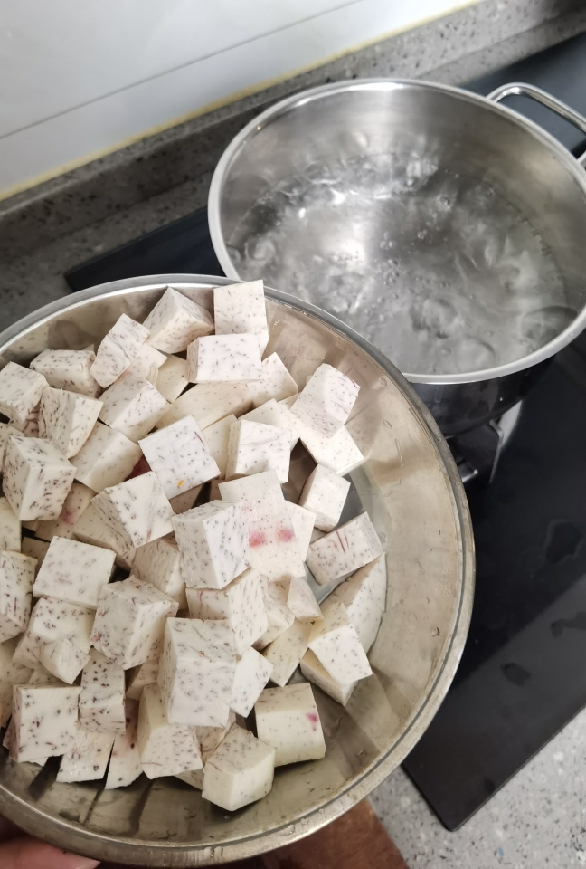 广东芋头糖水的做法 步骤2