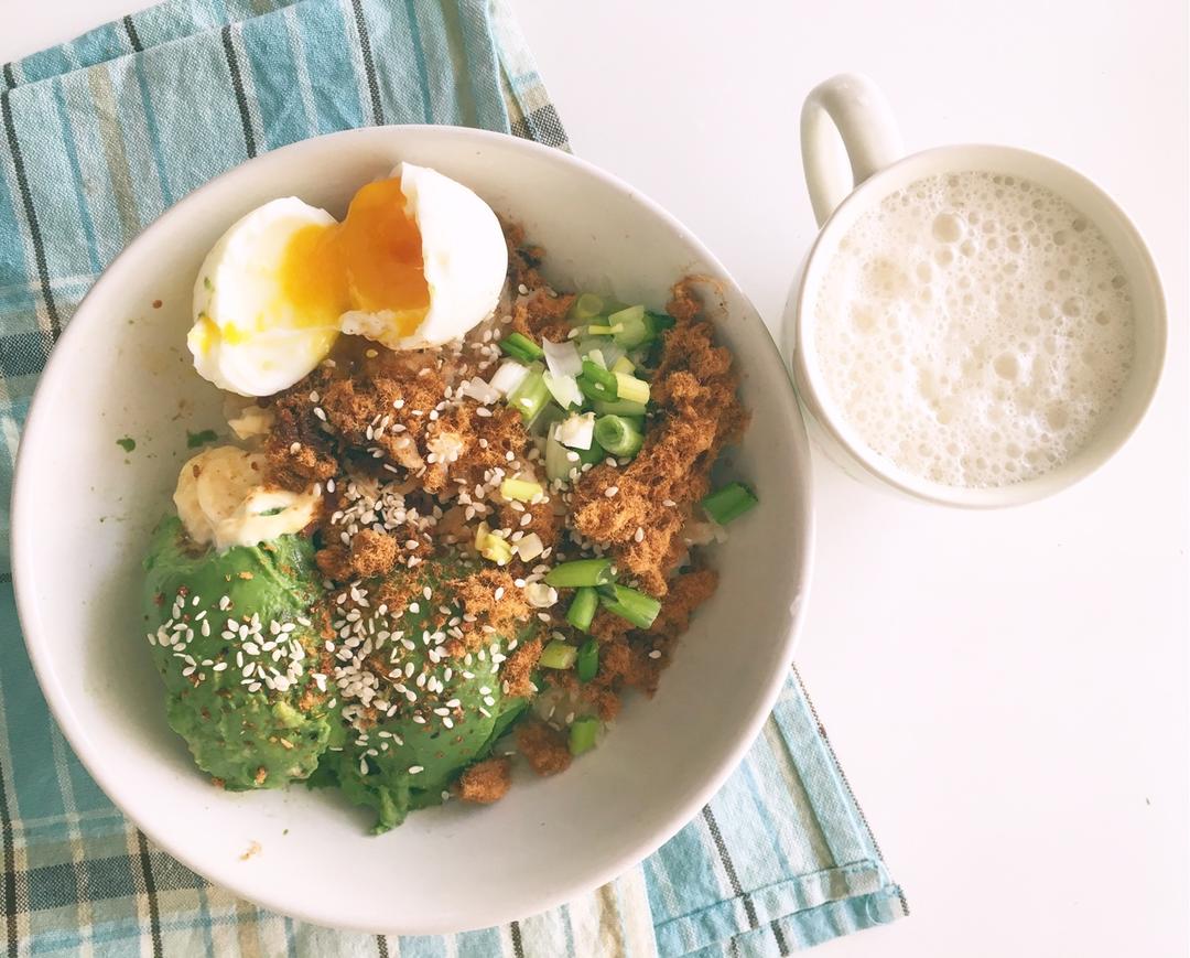 牛油果海苔肉松拌饭