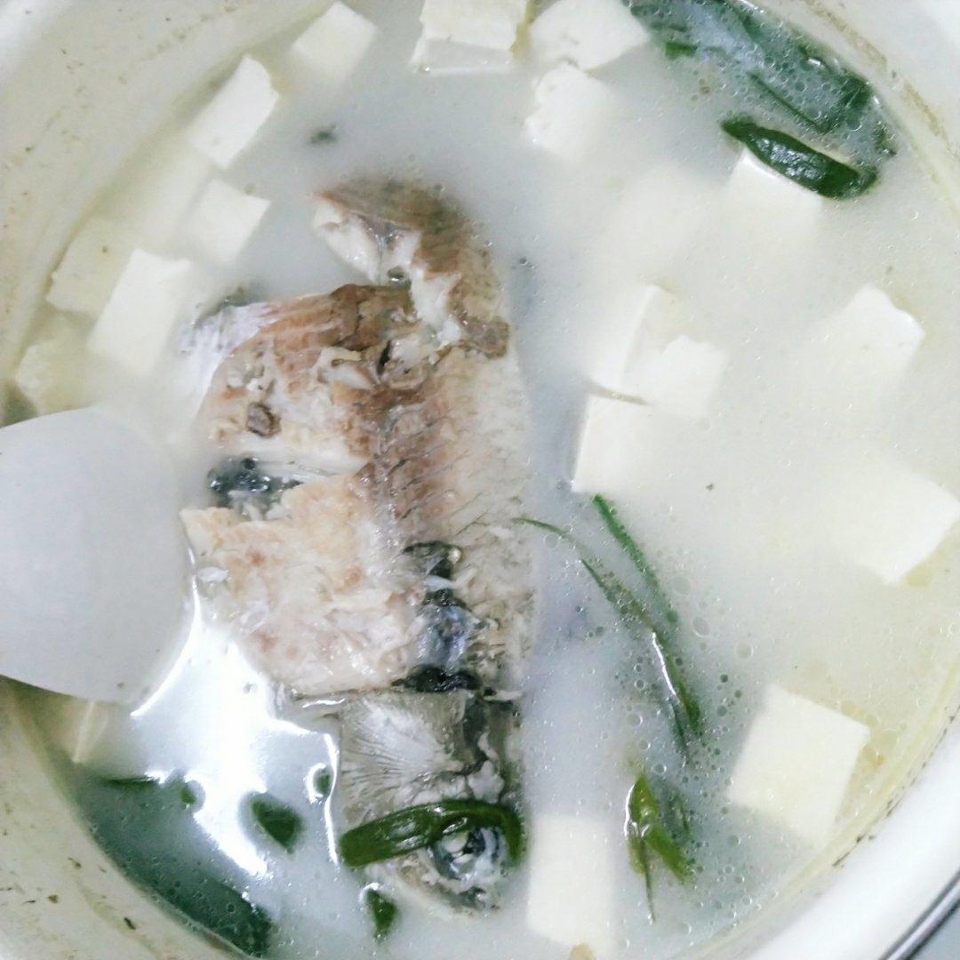 鲫鱼豆腐汤