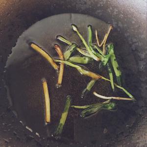 春夏，吃不腻的葱油蚕豆的做法 步骤3
