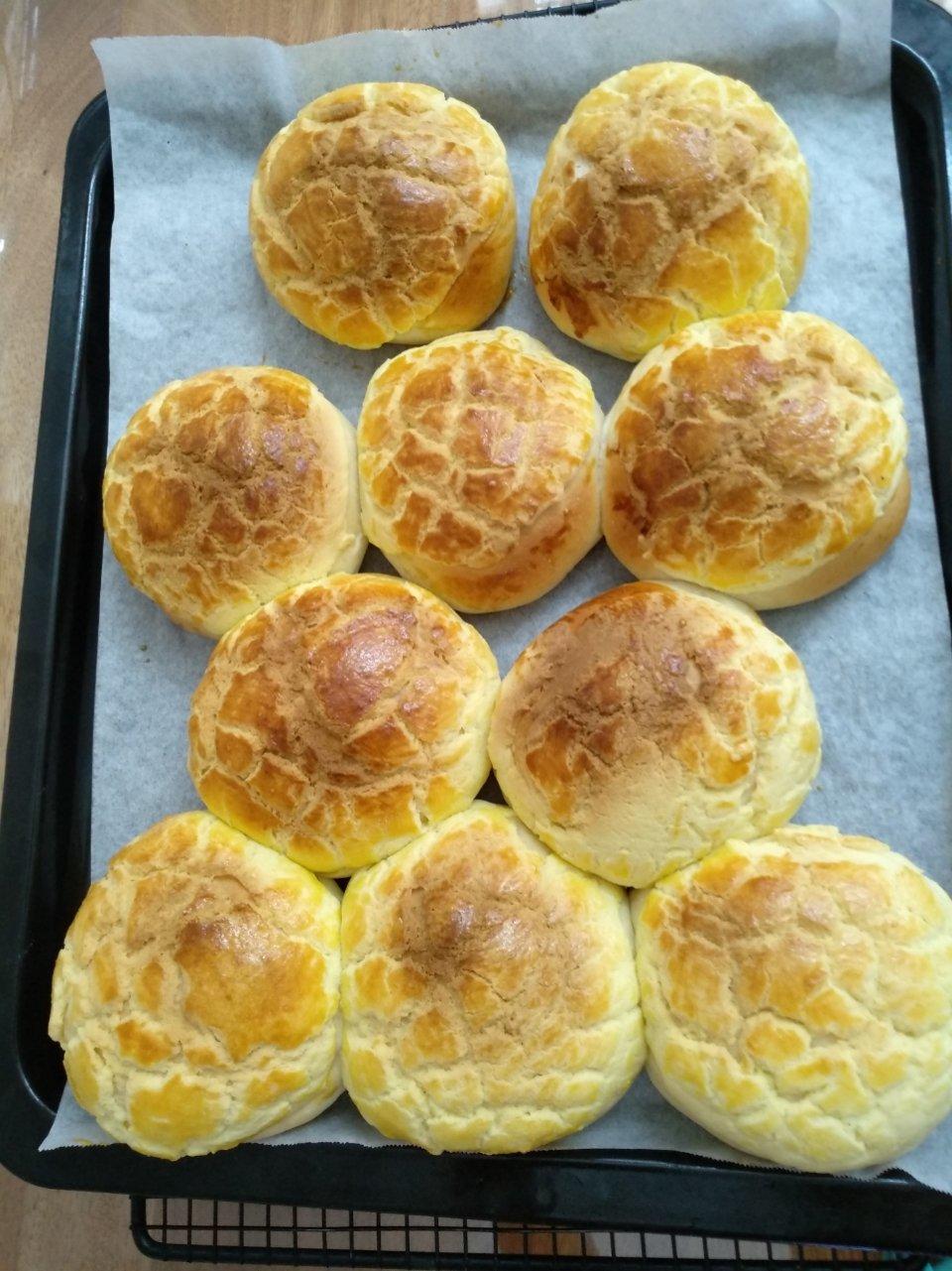 好吃到炸裂的港式菠萝包（附带制作酥皮的小视频）