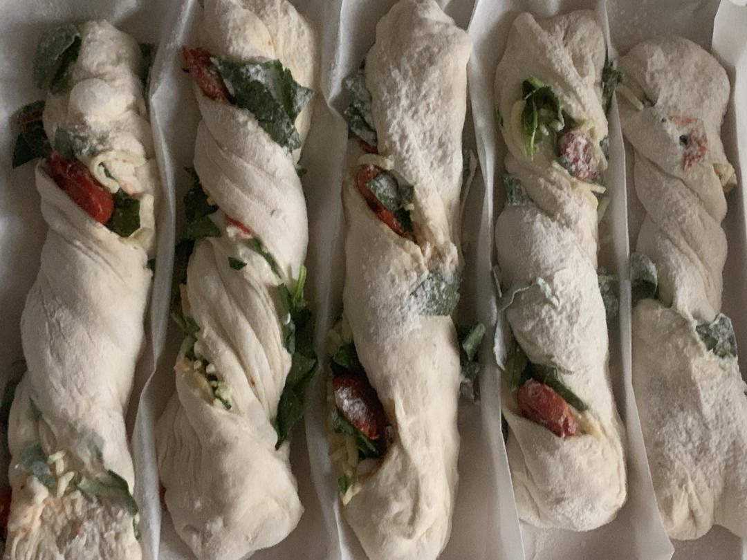 💚腊肠菠菜芝士🧀️🥬
恰巴塔扭扭棒