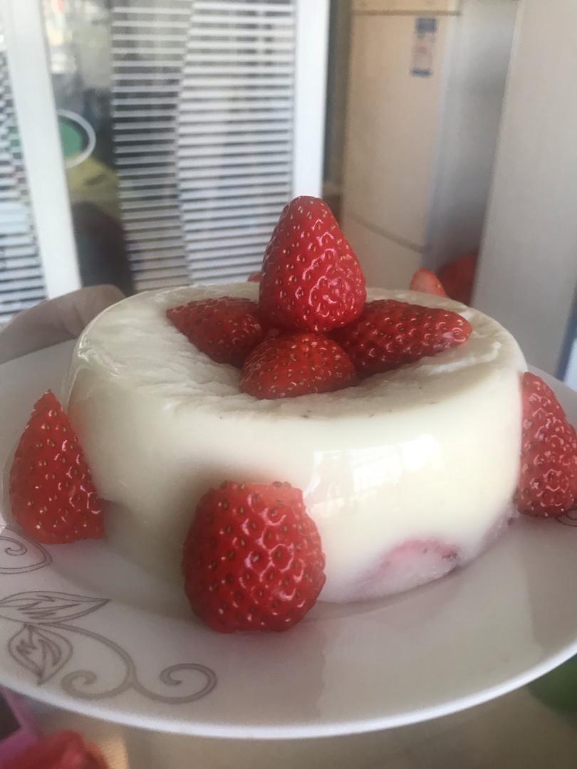 牛奶草莓布丁