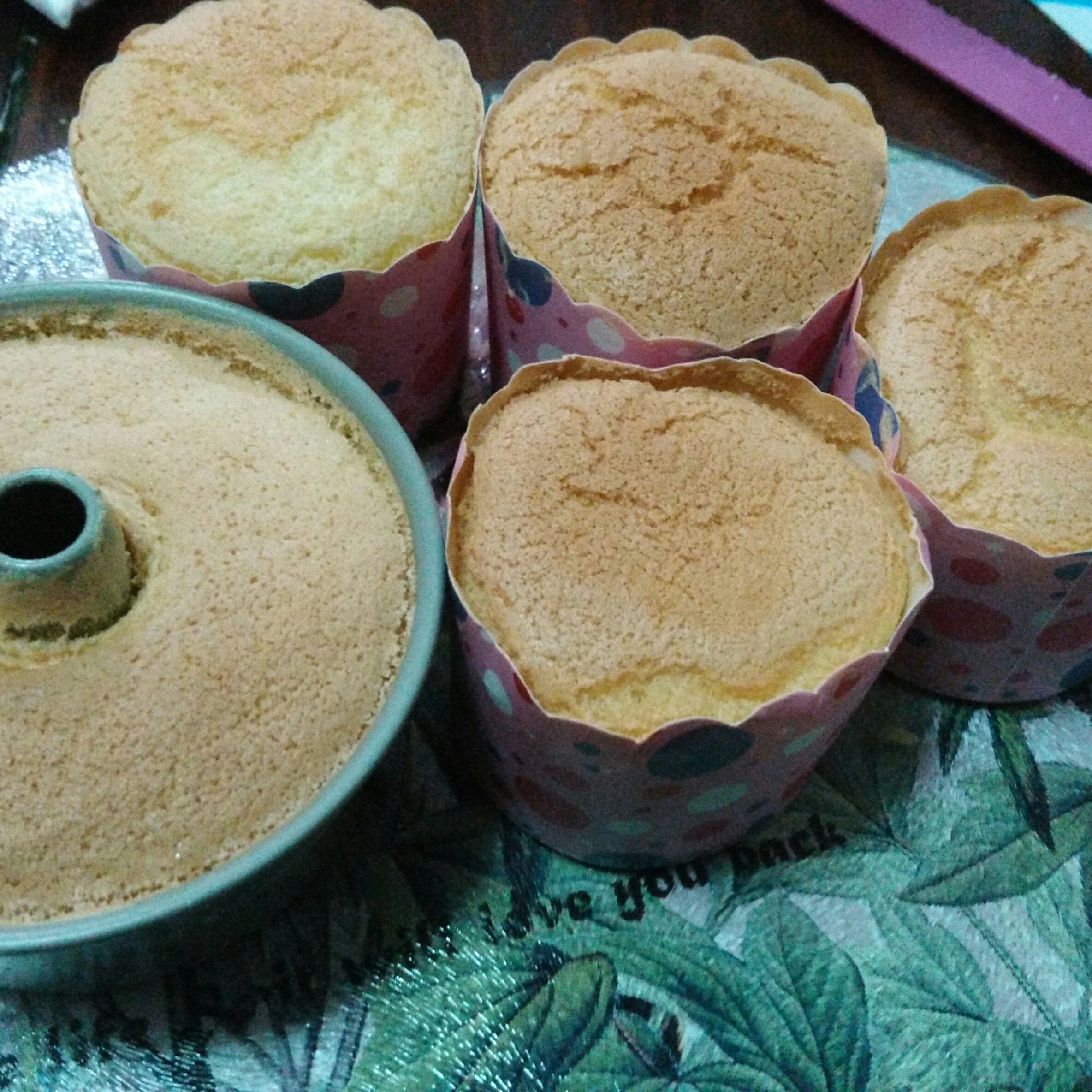 超简单完美戚风蛋糕（6寸2蛋）附打发、翻拌、脱模视频