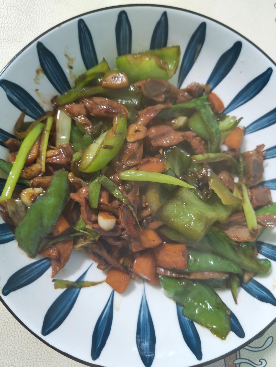 家常菜尖椒炒鸡胗