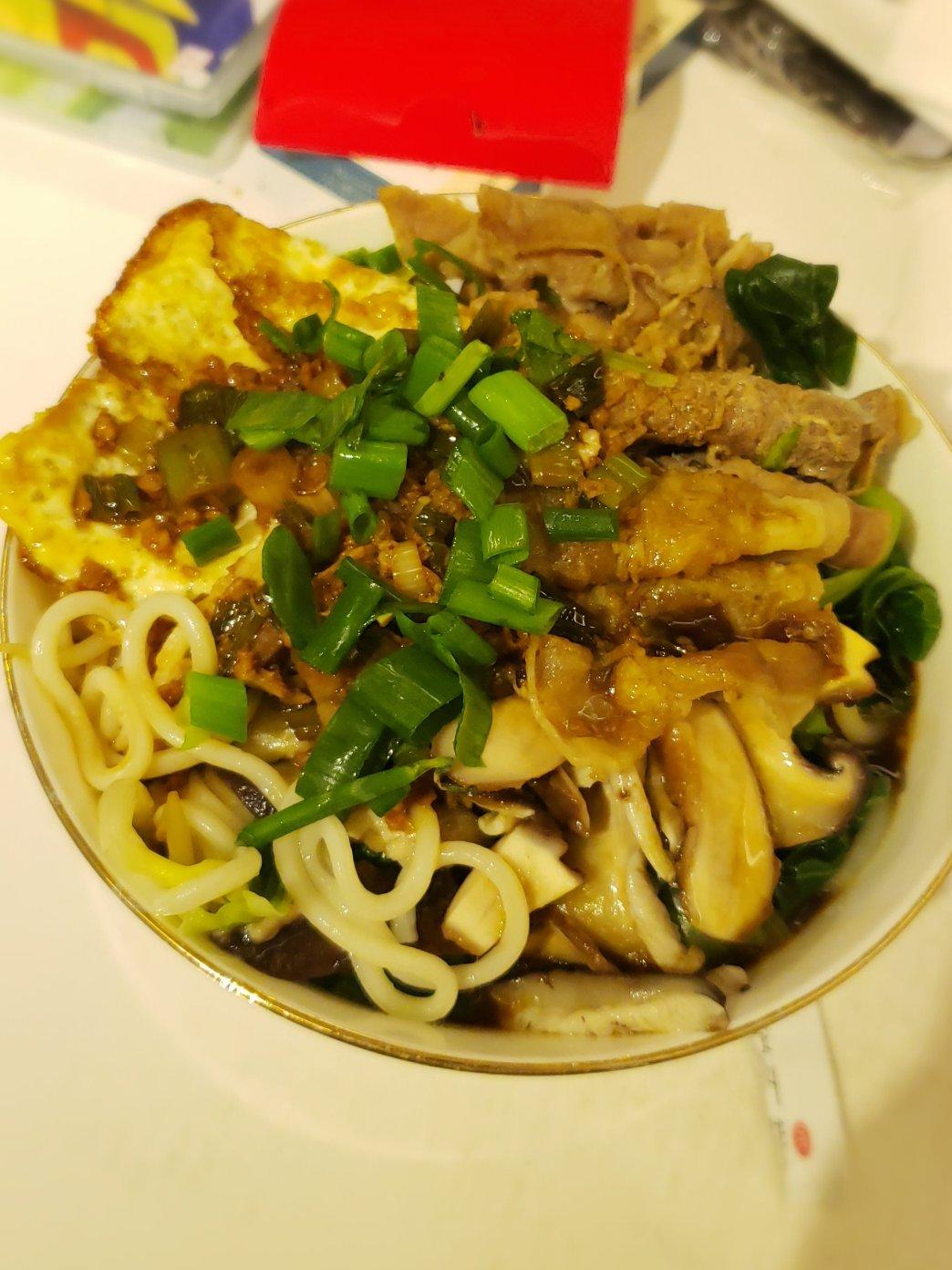 酸爽到不敢想象的浇汤肥牛面