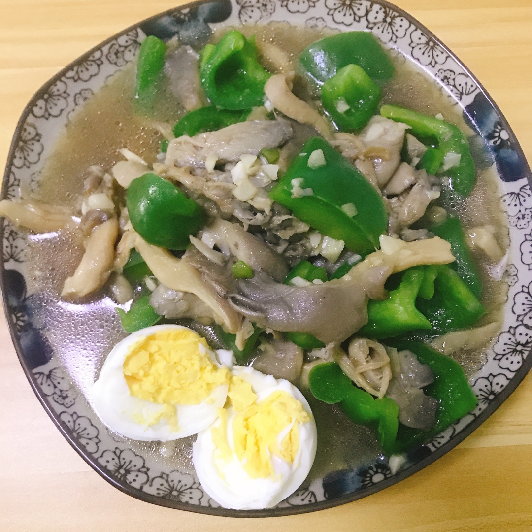 平菇青椒炒鸡蛋 好吃又营养的超快手家常菜