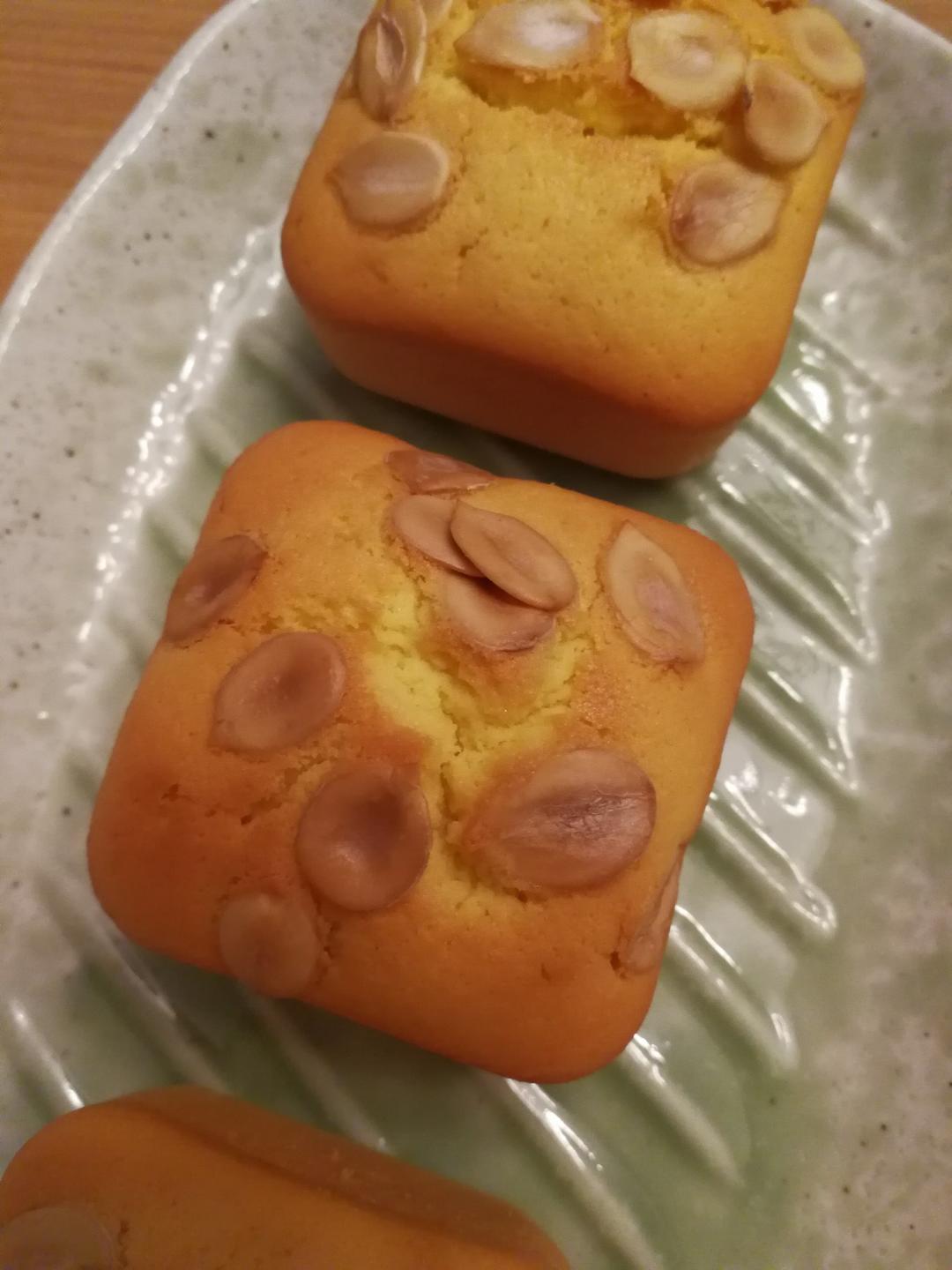 小山进杏仁蛋糕