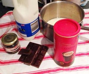 超濃家庭式熱巧克力＿Home-Made Hot Chocolate的做法 步骤1