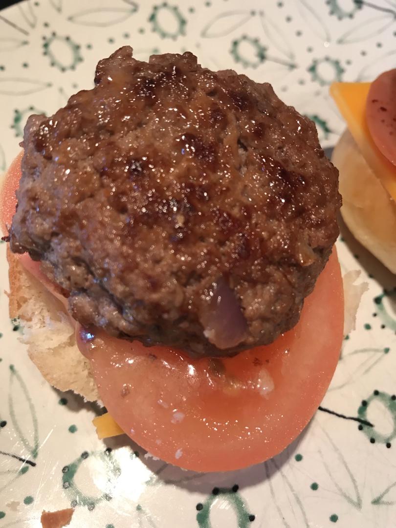 常备餐之好吃多汁的汉堡牛肉饼