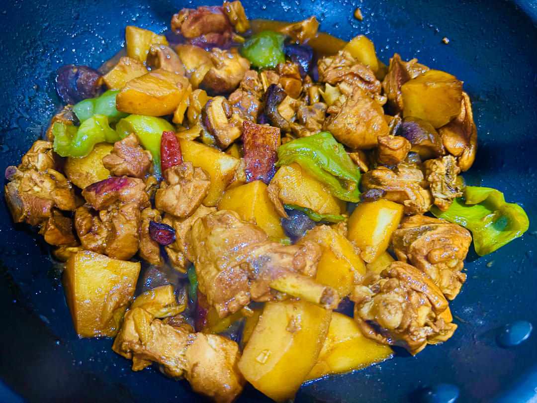 超级下饭土豆香菇炖鸡腿