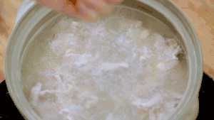 莲子枸杞百合瘦肉汤的做法 步骤6