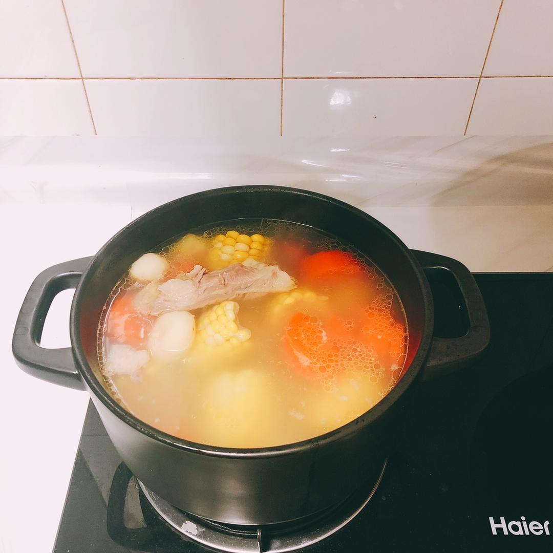 清甜胡萝卜玉米排骨汤