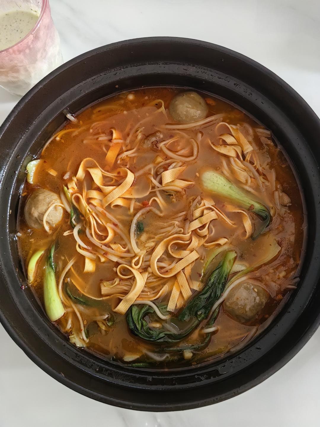 麻辣砂锅米线